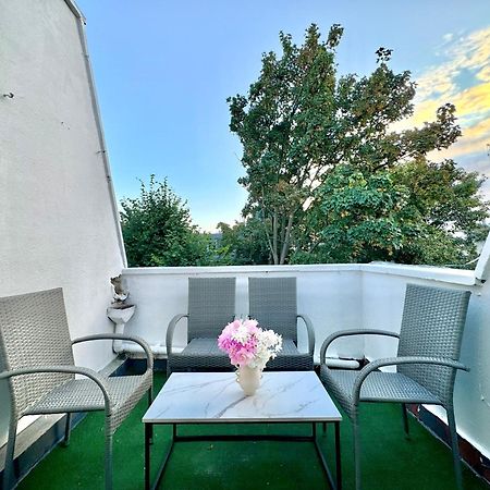 Newly Renovated Kensington 2 Bedroom Apartment With Balcony Near Harrods Sleeps 6, 2 Min Walk From Station Londra Exterior foto