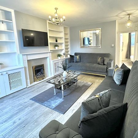 Newly Renovated Kensington 2 Bedroom Apartment With Balcony Near Harrods Sleeps 6, 2 Min Walk From Station Londra Exterior foto