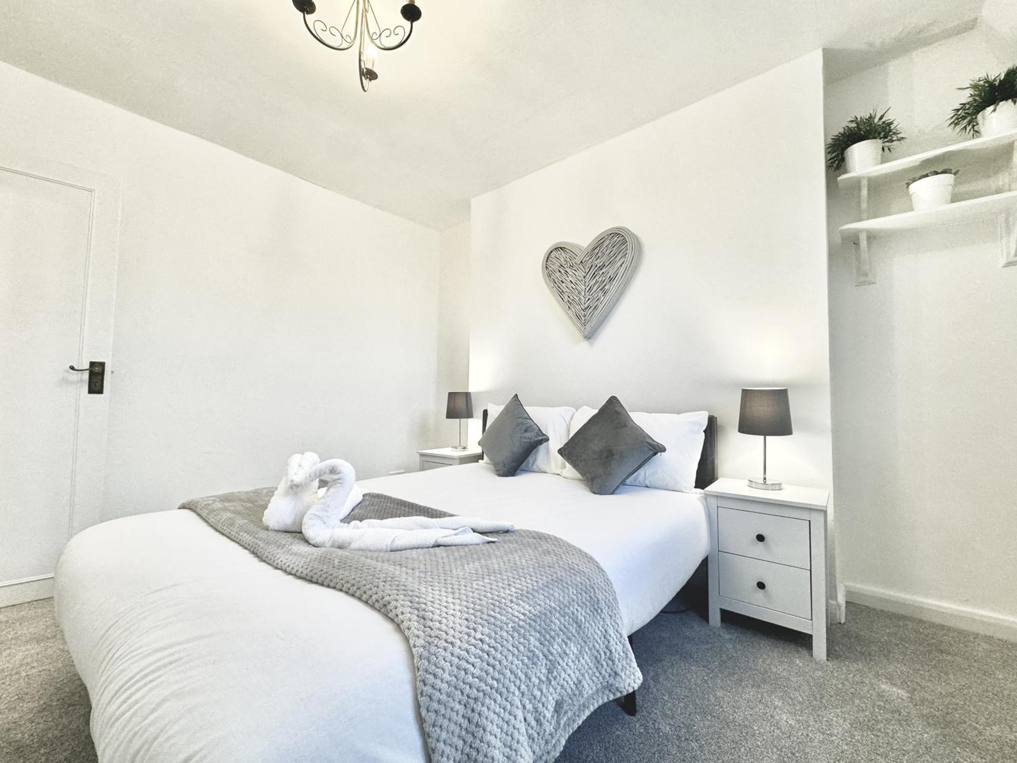 Newly Renovated Kensington 2 Bedroom Apartment With Balcony Near Harrods Sleeps 6, 2 Min Walk From Station Londra Exterior foto
