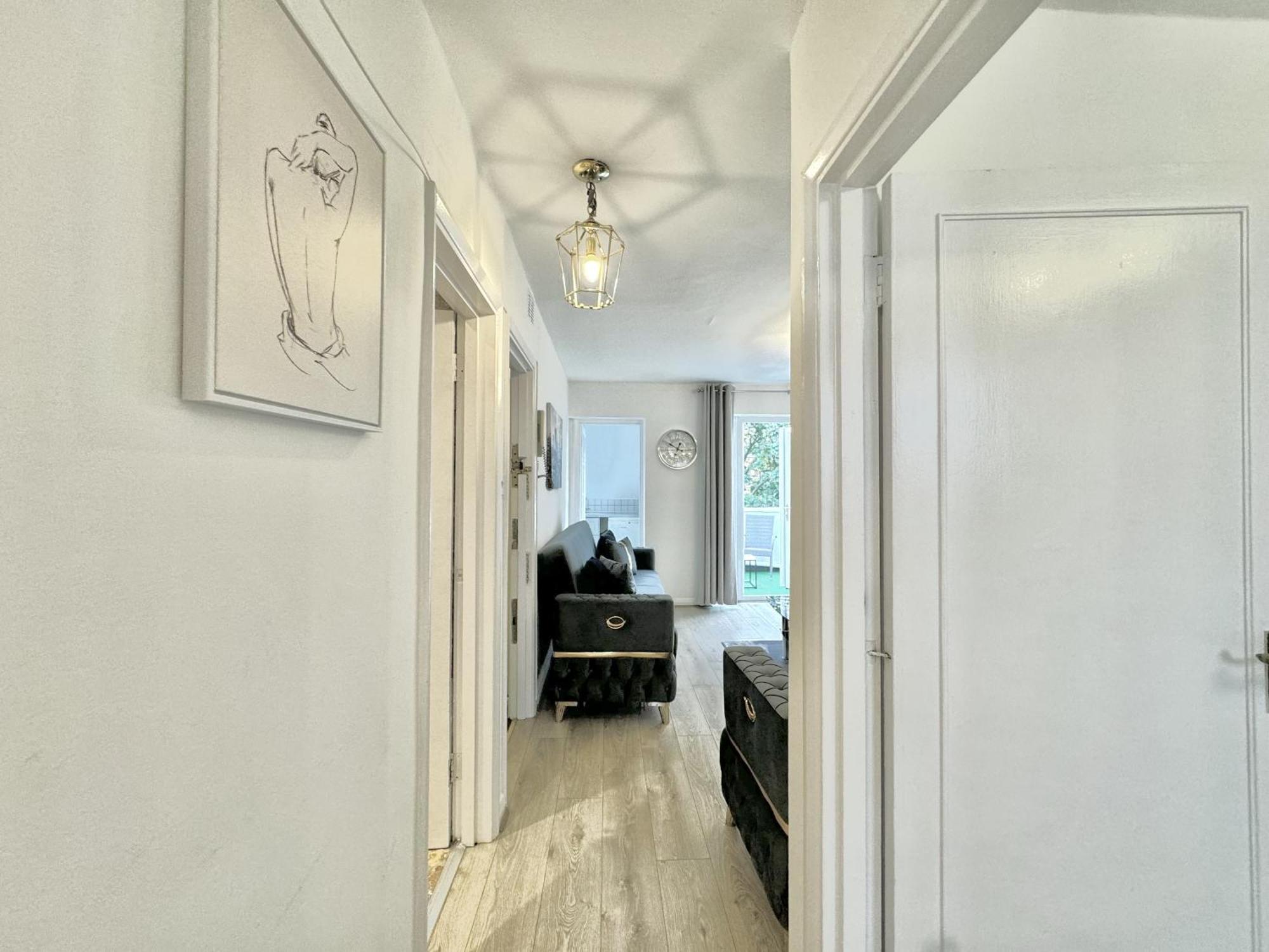Newly Renovated Kensington 2 Bedroom Apartment With Balcony Near Harrods Sleeps 6, 2 Min Walk From Station Londra Exterior foto