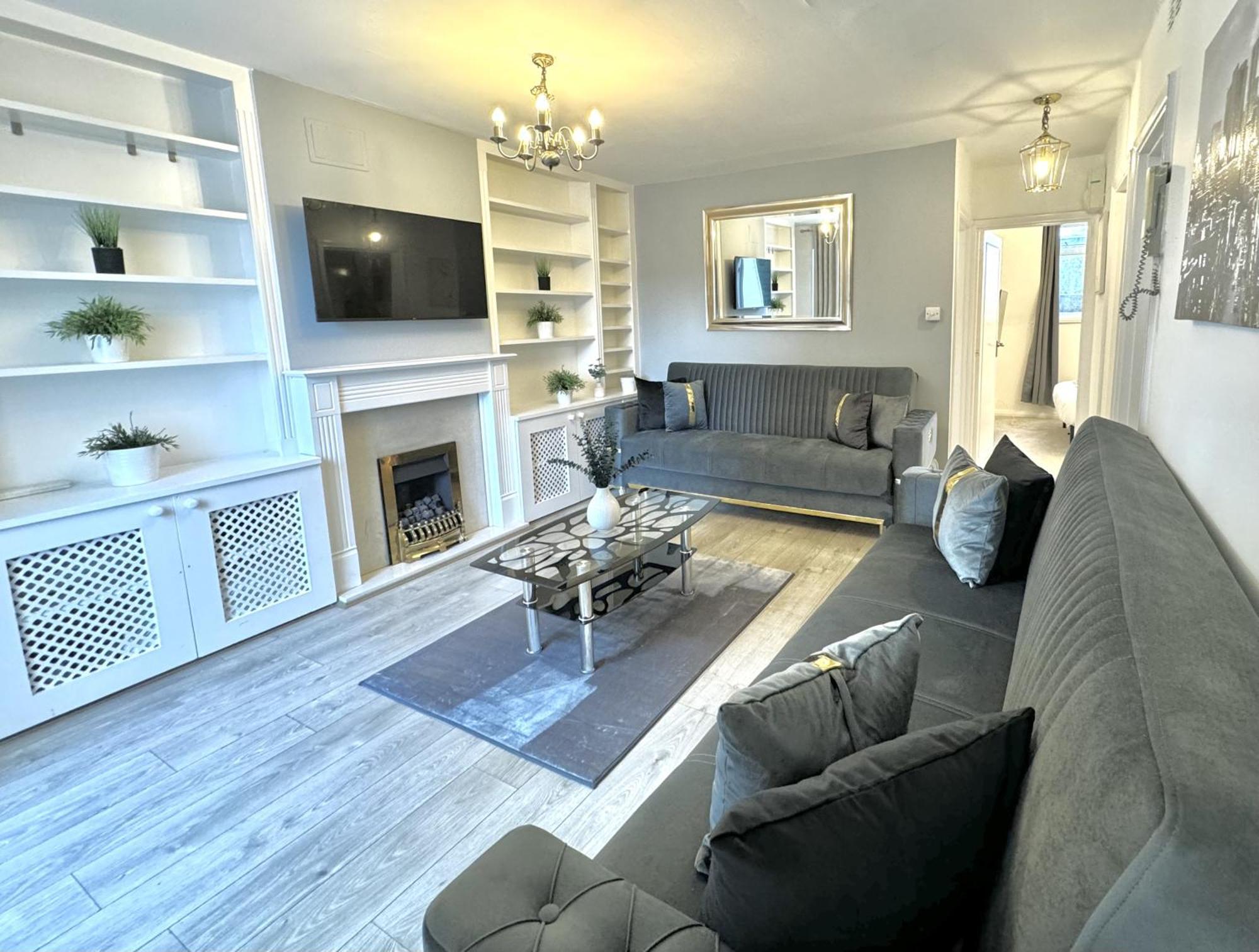 Newly Renovated Kensington 2 Bedroom Apartment With Balcony Near Harrods Sleeps 6, 2 Min Walk From Station Londra Exterior foto