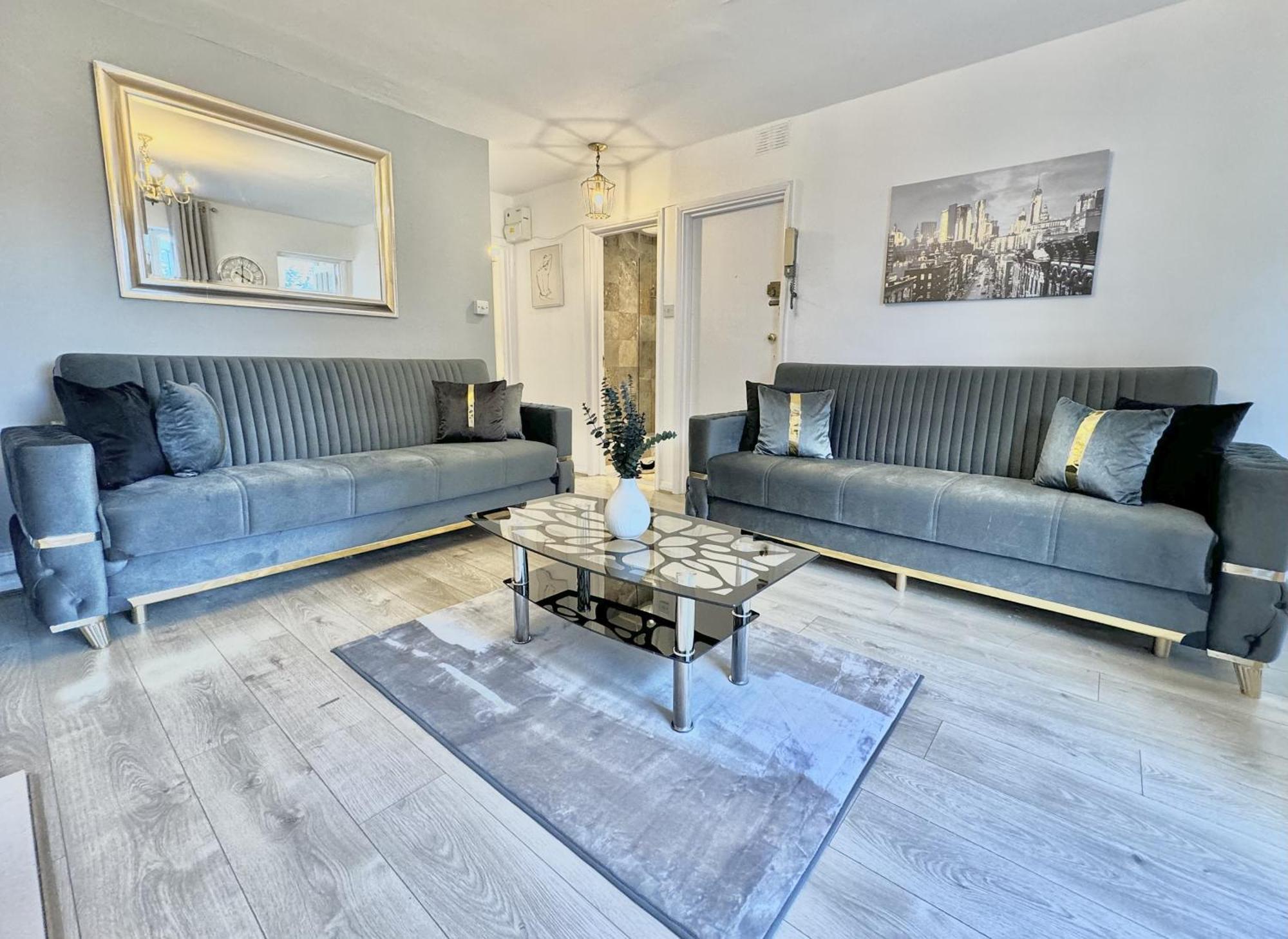 Newly Renovated Kensington 2 Bedroom Apartment With Balcony Near Harrods Sleeps 6, 2 Min Walk From Station Londra Exterior foto