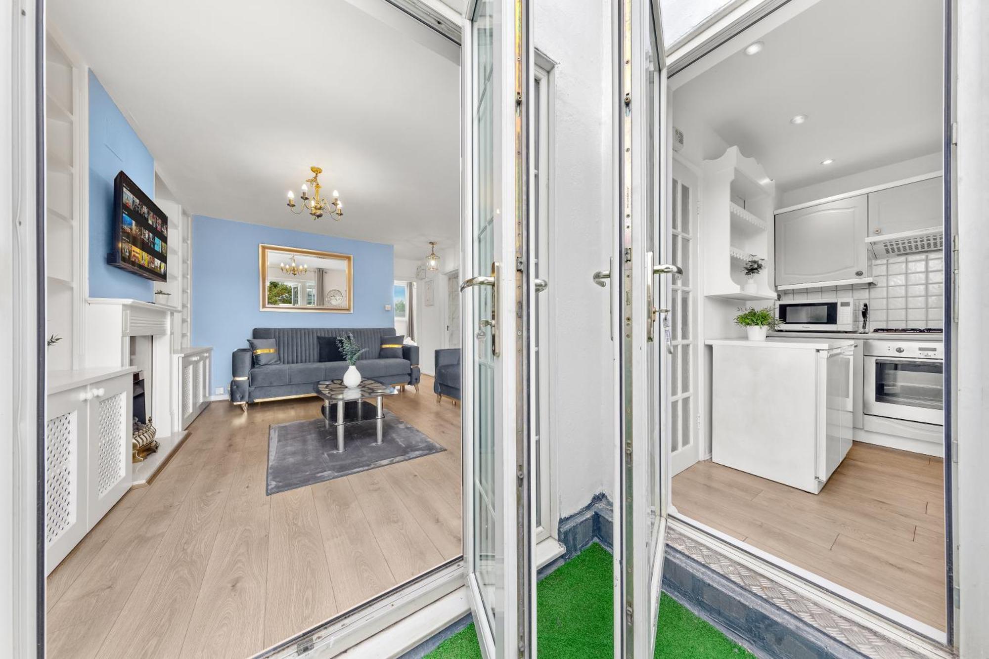 Newly Renovated Kensington 2 Bedroom Apartment With Balcony Near Harrods Sleeps 6, 2 Min Walk From Station Londra Exterior foto