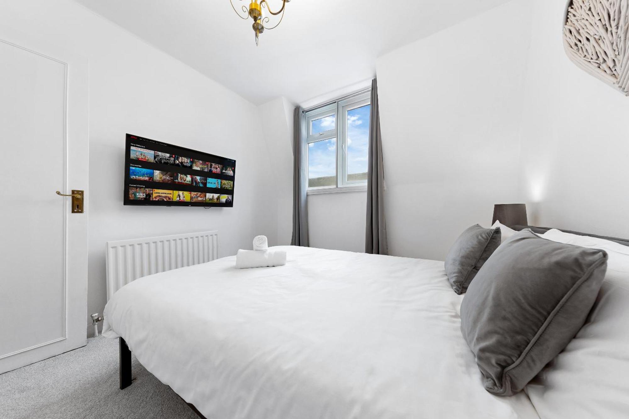 Newly Renovated Kensington 2 Bedroom Apartment With Balcony Near Harrods Sleeps 6, 2 Min Walk From Station Londra Exterior foto