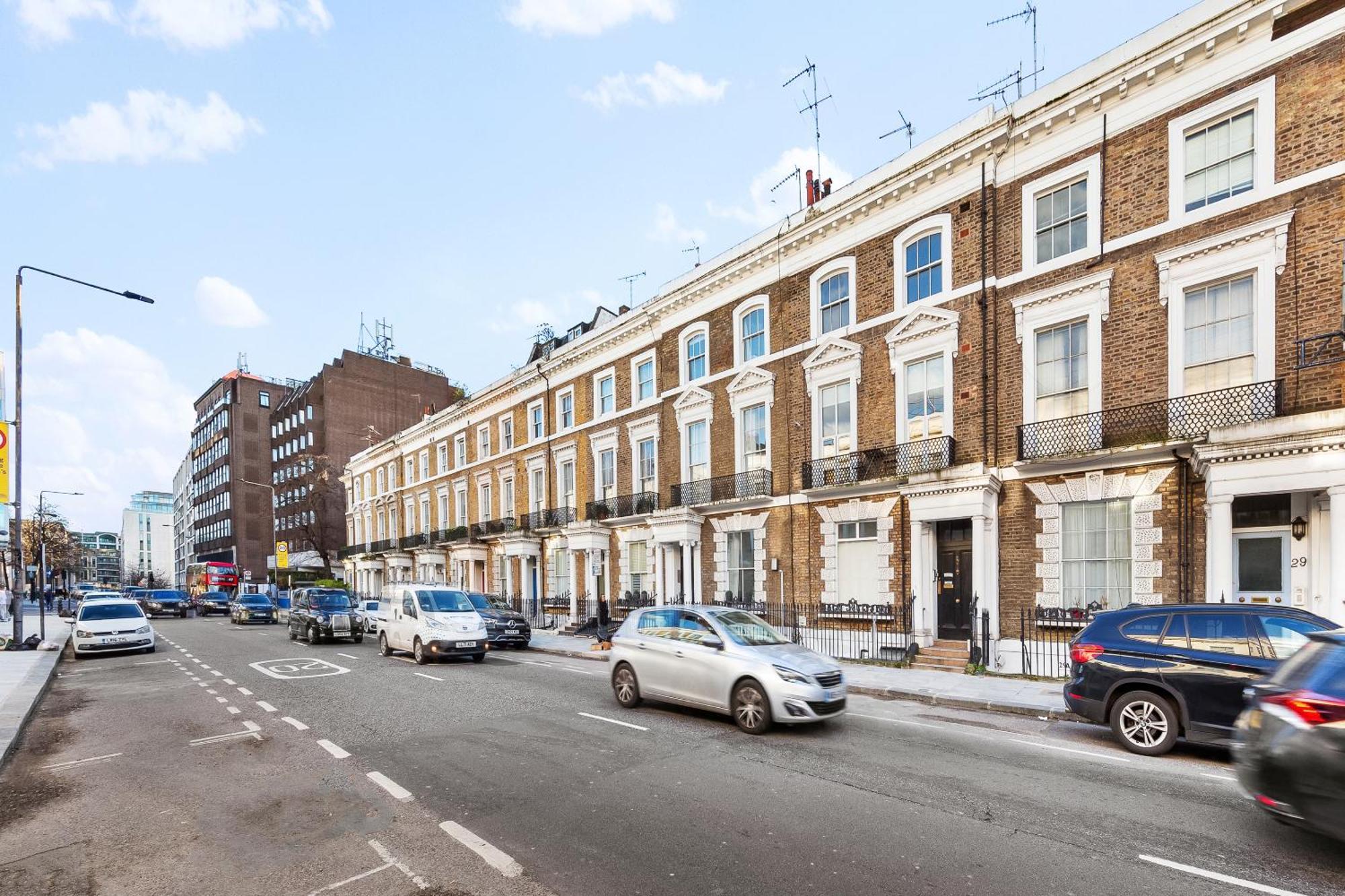 Newly Renovated Kensington 2 Bedroom Apartment With Balcony Near Harrods Sleeps 6, 2 Min Walk From Station Londra Exterior foto