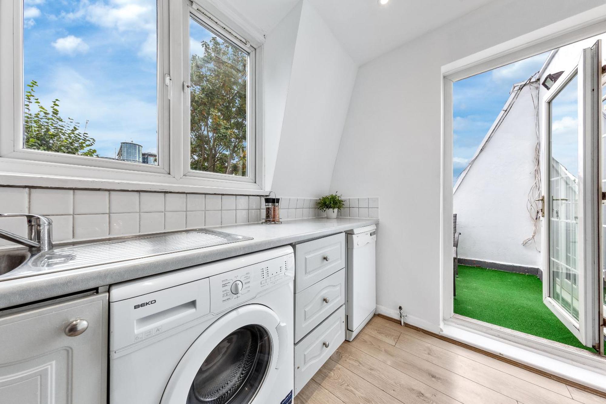 Newly Renovated Kensington 2 Bedroom Apartment With Balcony Near Harrods Sleeps 6, 2 Min Walk From Station Londra Exterior foto