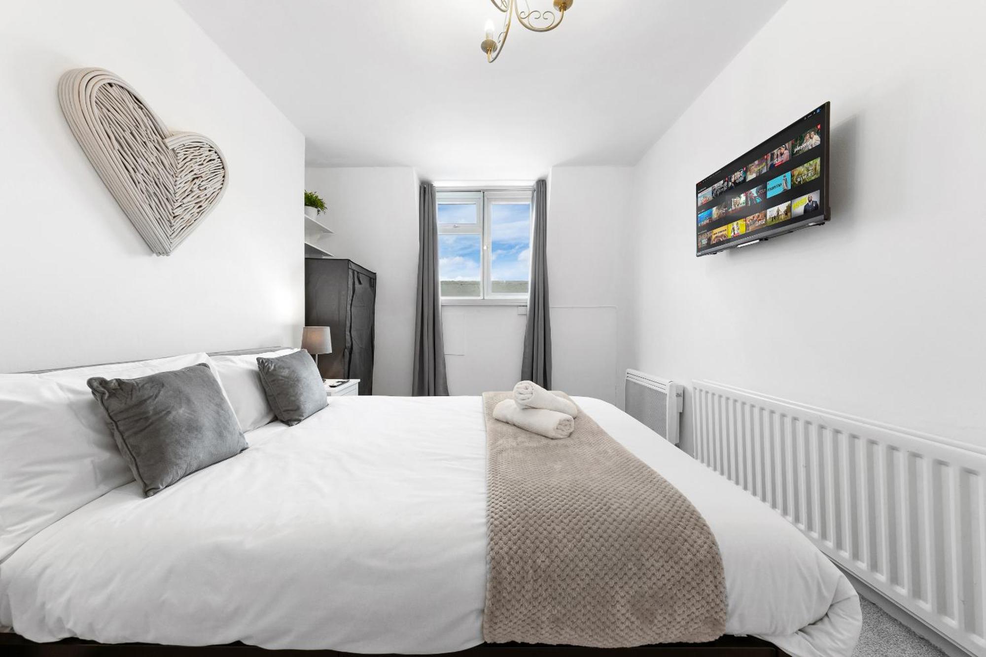 Newly Renovated Kensington 2 Bedroom Apartment With Balcony Near Harrods Sleeps 6, 2 Min Walk From Station Londra Exterior foto