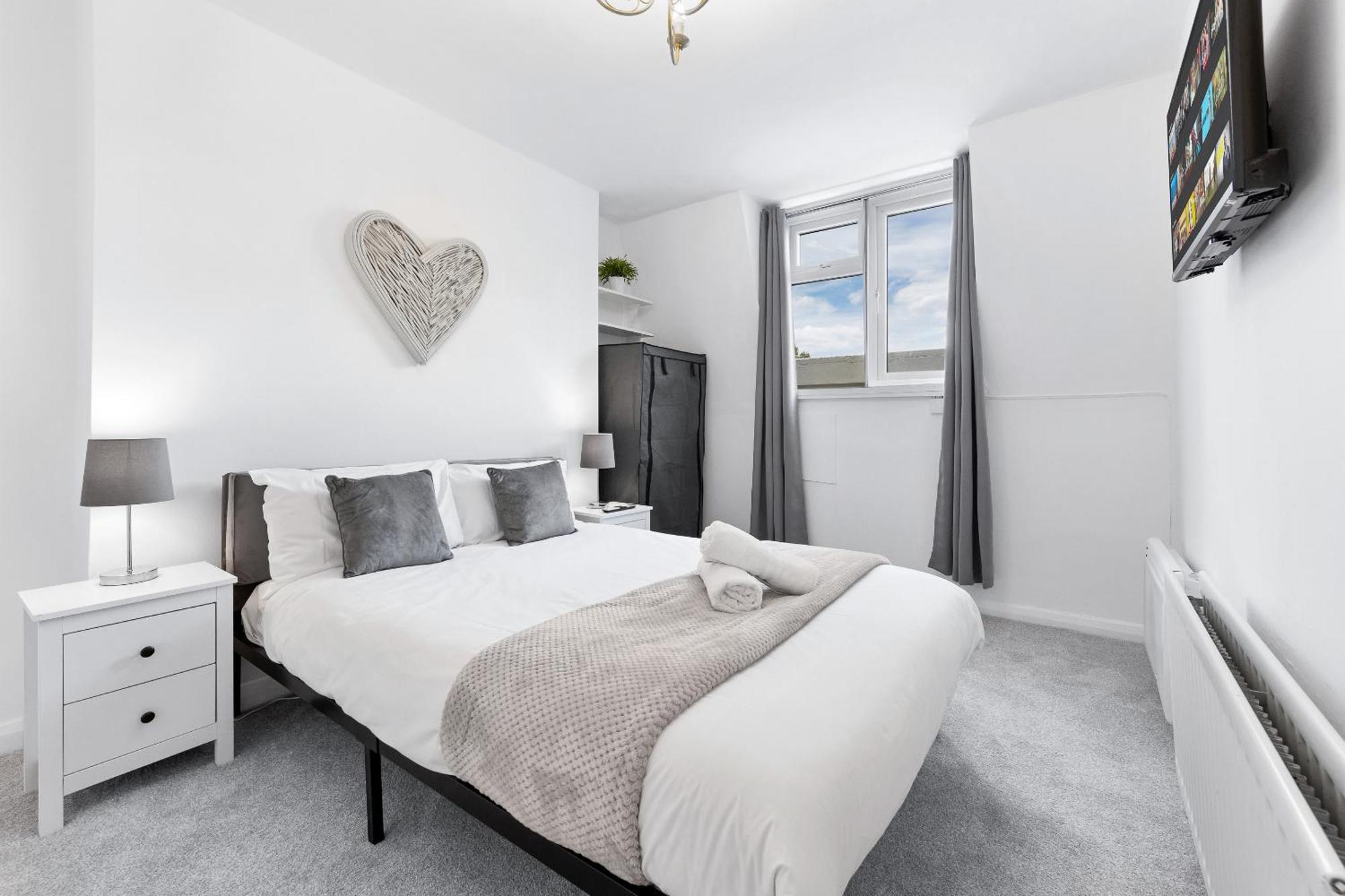 Newly Renovated Kensington 2 Bedroom Apartment With Balcony Near Harrods Sleeps 6, 2 Min Walk From Station Londra Exterior foto